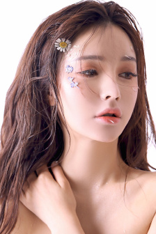 一点遮挡都没有的美女